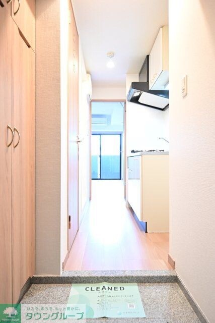 物件内観写真13　(玄関)