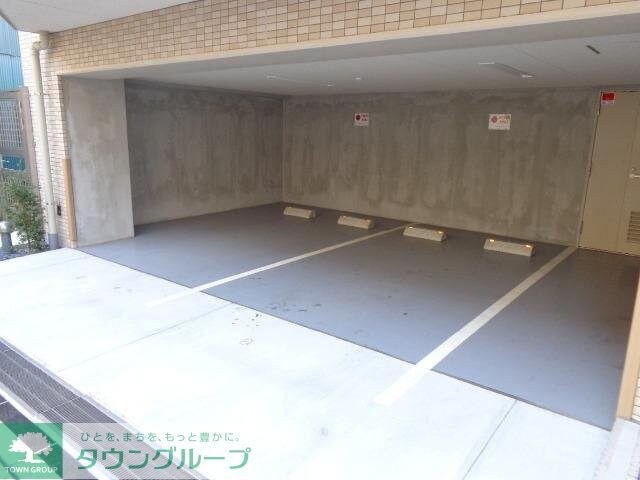 物件内観写真4　(駐車場)