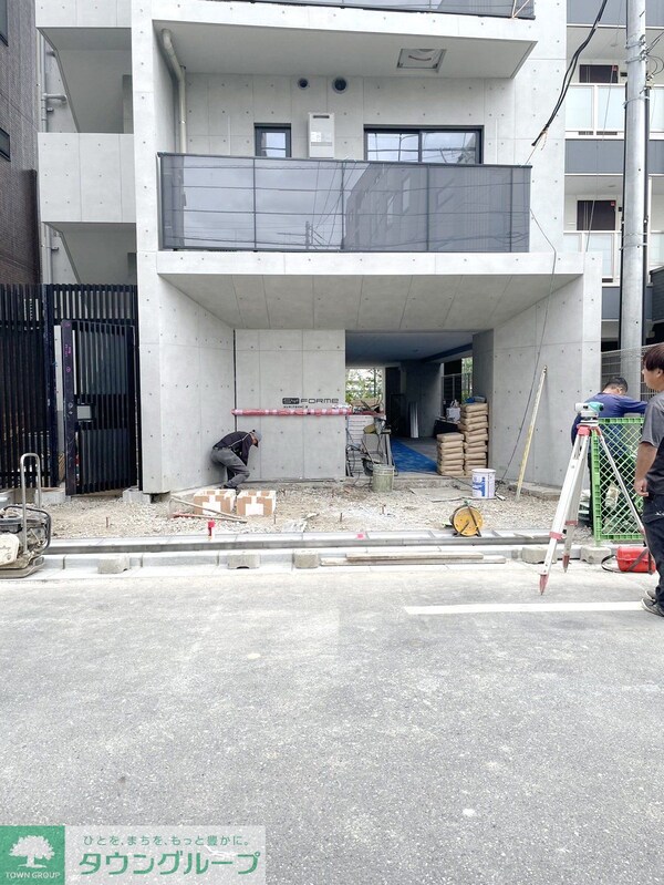 エントランス(駐車場)