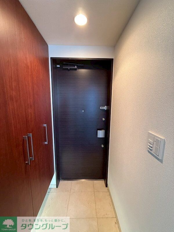 玄関(お問合せは(株)タウンハウジング東京へ)