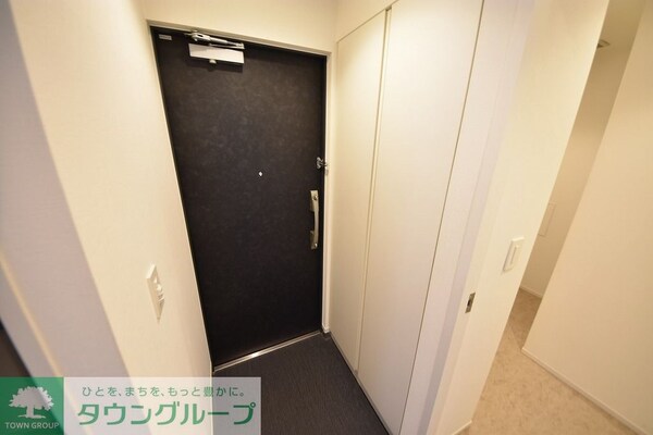 玄関(お問合せは(株)タウンハウジングレジデンス事業部　赤坂店・…)