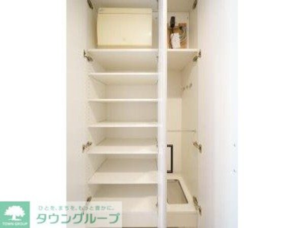 玄関(お問合せは(株)タウンハウジング東京へ)