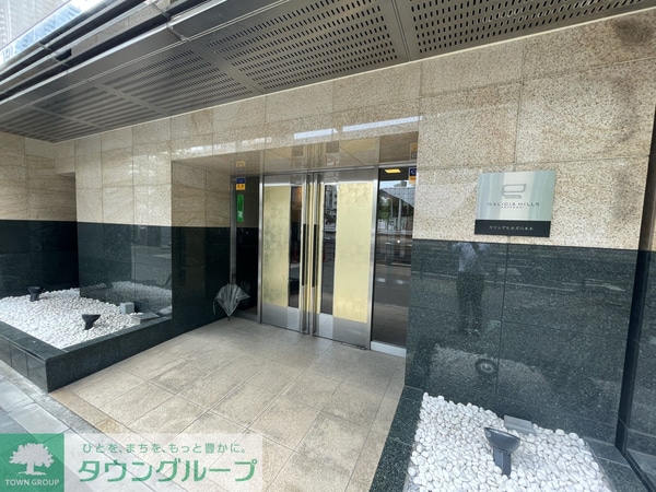 エントランス(お問合せは(株)タウンハウジング東京へ)