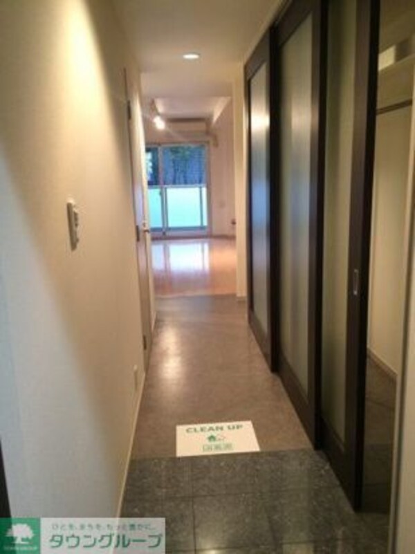 玄関(※同施工、別部屋参照)
