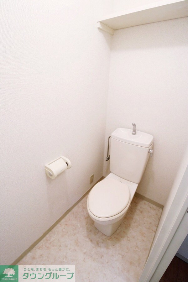 トイレ(高台に建っているので明るめなお部屋です♪)