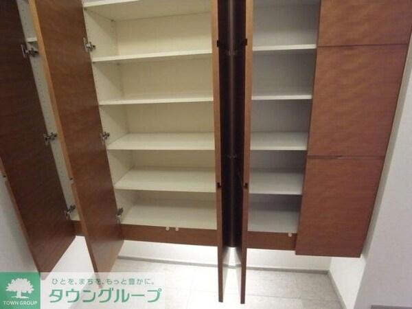 その他(靴入)