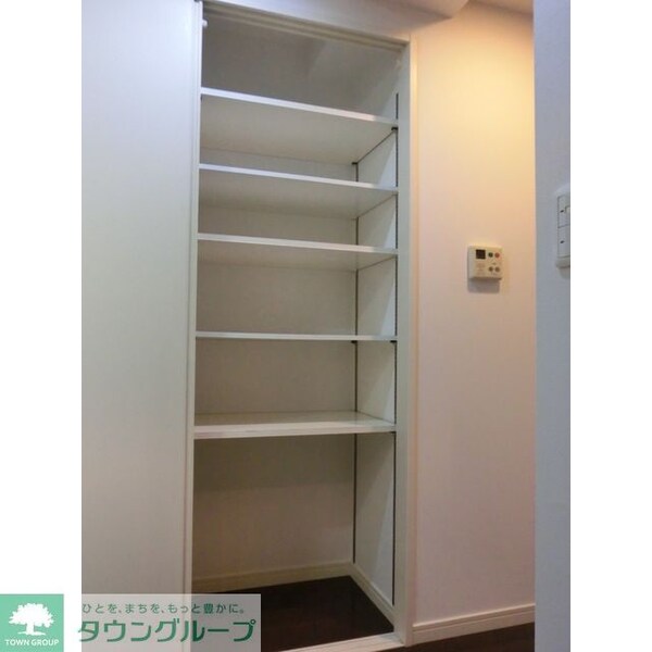 玄関(お問合せは(株)タウンハウジング東京へ)