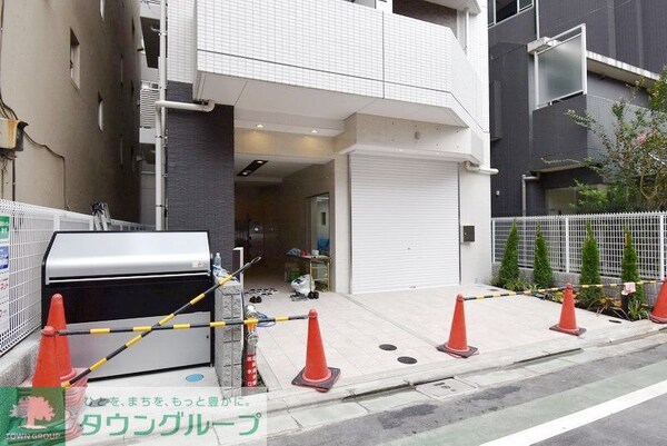 エントランス(駐車場)