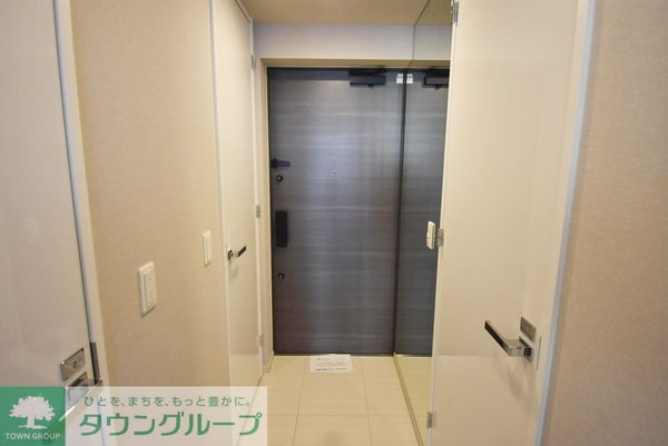 玄関(お問合せは(株)タウンハウジングレジデンス事業部　赤坂店・…)