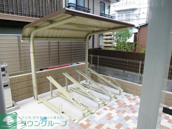 共有部分(屋根付き駐輪場あります♪)
