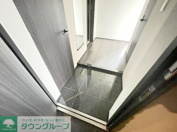 玄関(お問合せは(株)タウンハウジングレジデンス事業部　赤坂店・…)