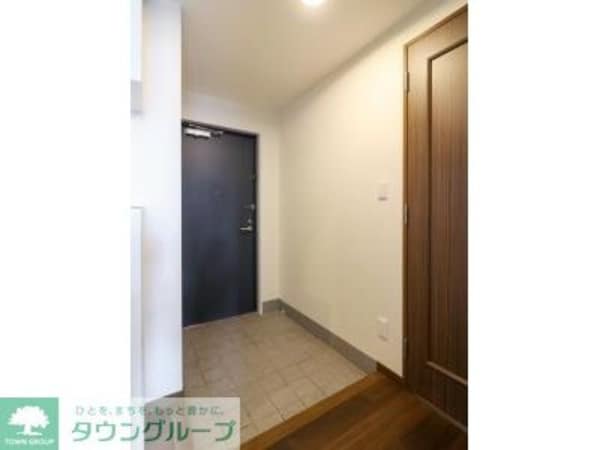 玄関(お問合せは(株)タウンハウジングレジデンス事業部　赤坂店・…)