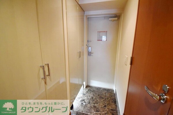 玄関(お問合せは(株)タウンハウジングレジデンス事業部　赤坂店・…)