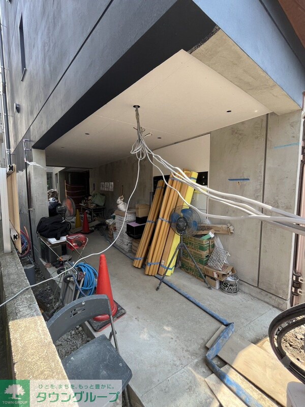 エントランス(駐車場)