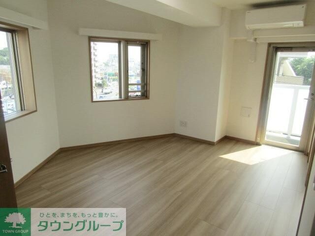 物件内観写真2　(★リビング★(別角度から))