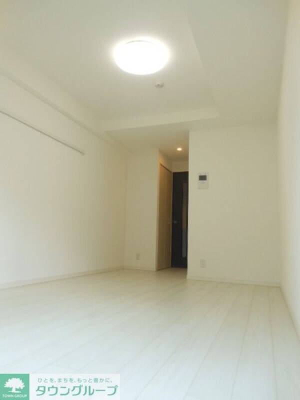 子供部屋(ホワイトフローリングの明るいお部屋です！)