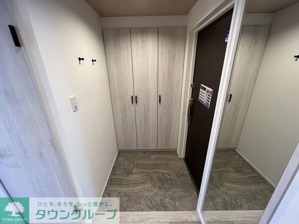 玄関(お問合せは(株)タウンハウジングレジデンス事業部　赤坂店・…)