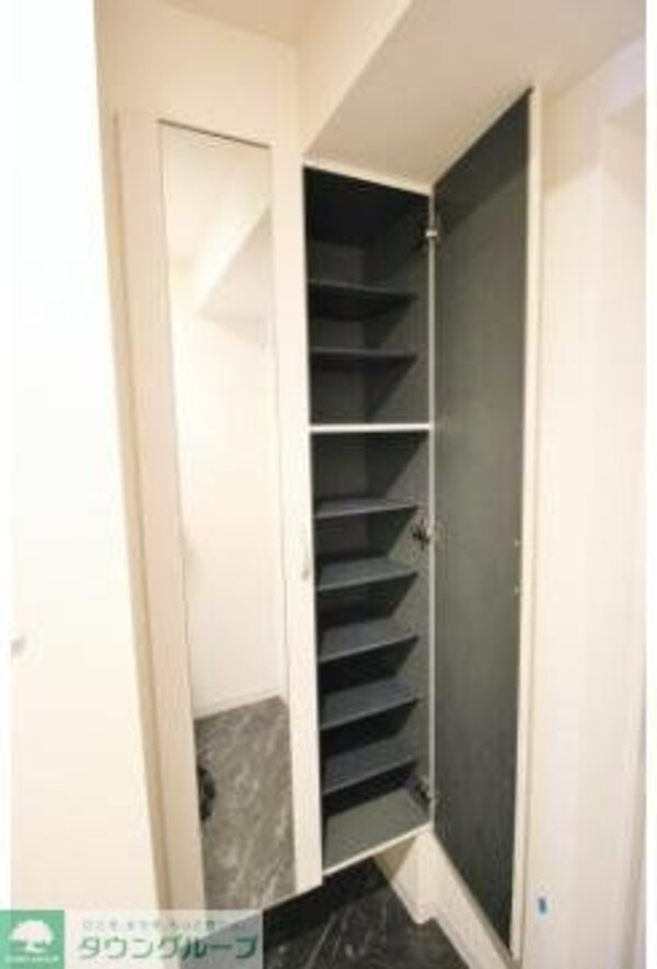 玄関(お問合せは(株)タウンハウジング赤坂店へ【03-5563-…)