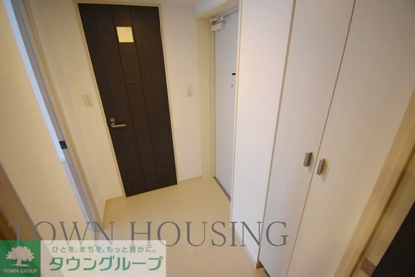 玄関(お問合せは(株)タウンハウジングレジデンス事業部　赤坂店・…)