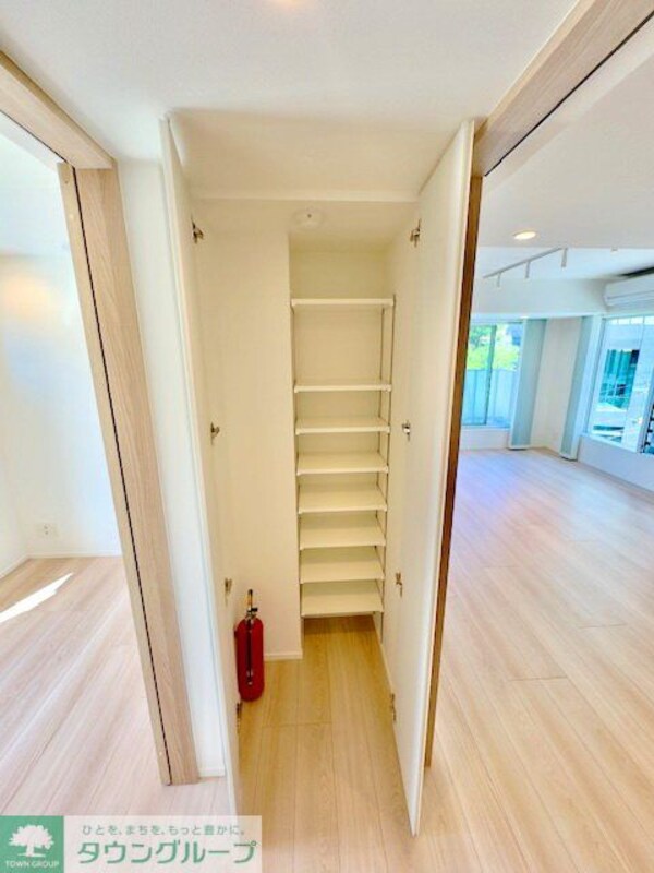 収納(お問合せは(株)タウンハウジング東京へ)