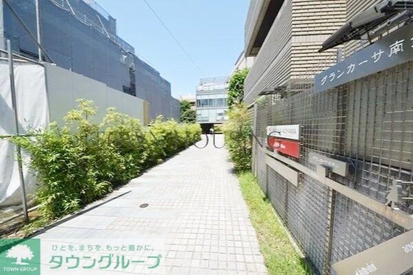 エントランス(お問合せは(株)タウンハウジングレジデンス事業部　赤坂店・…)