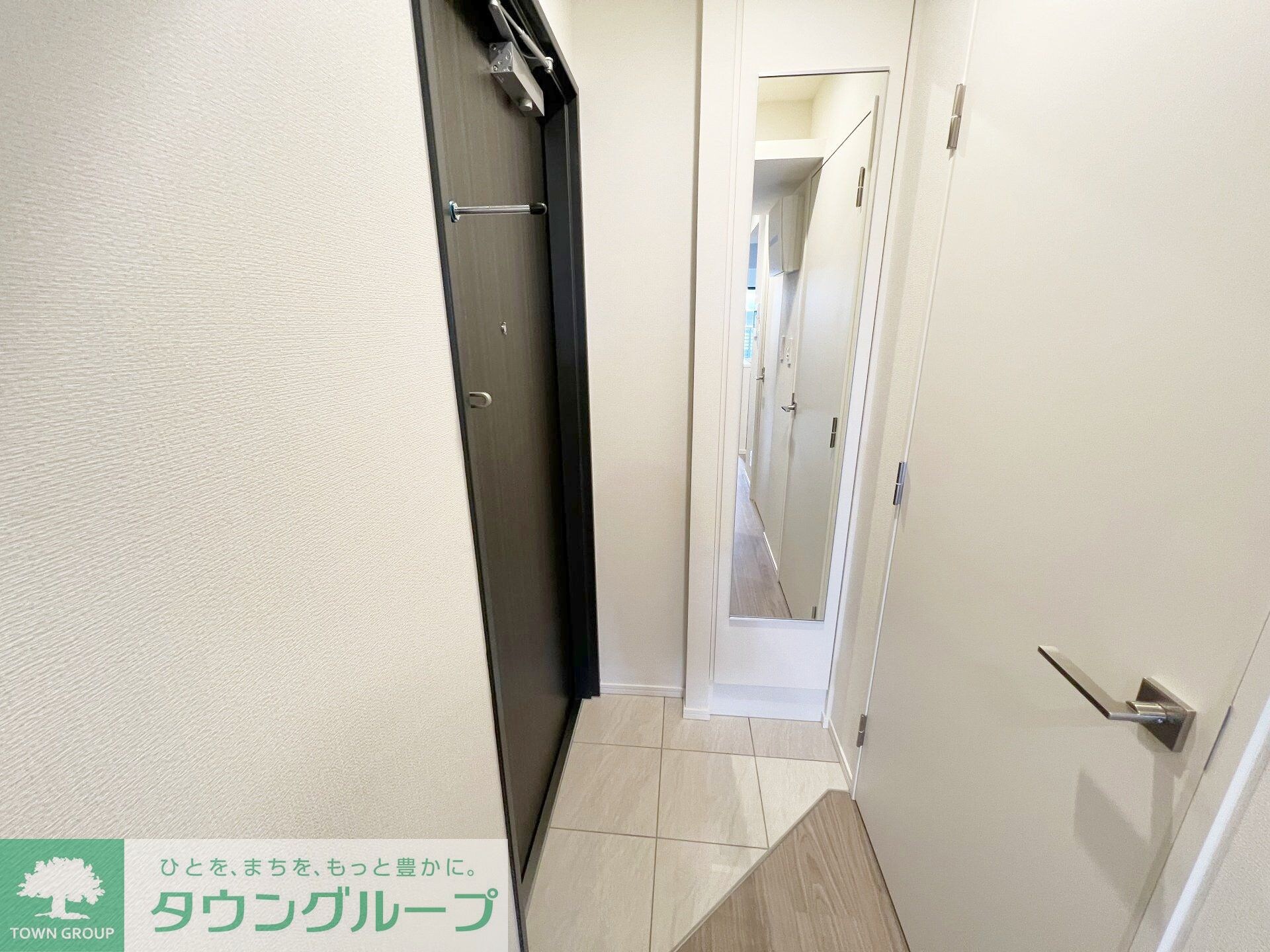 物件内観写真9　(玄関)