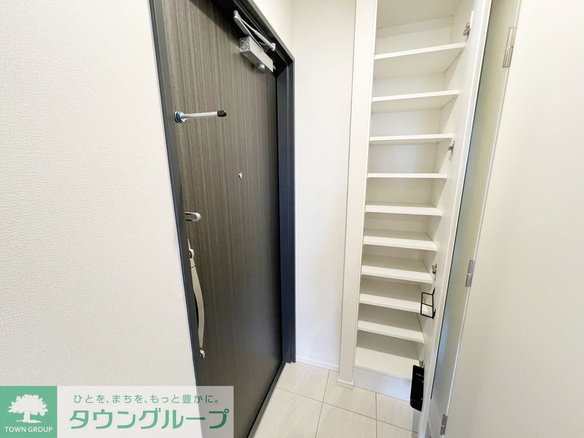 物件内観写真10　(玄関)