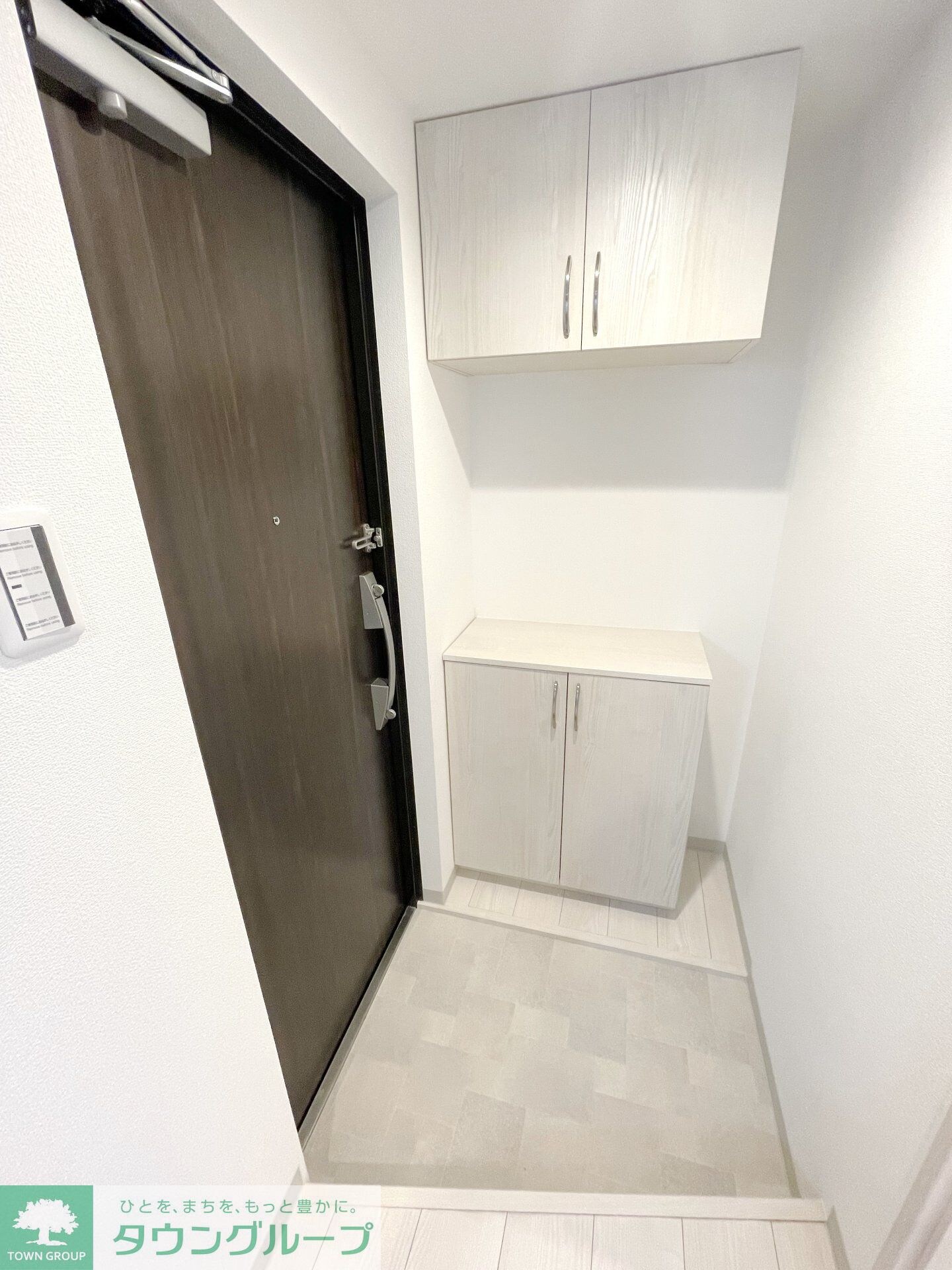 物件内観写真10　(玄関)