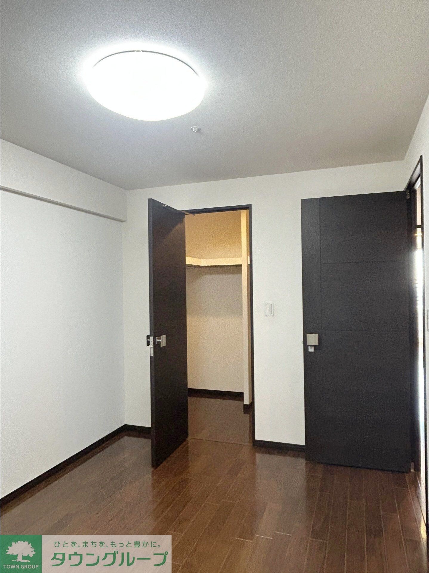 物件内観写真16　(約7.0帖の洋室)