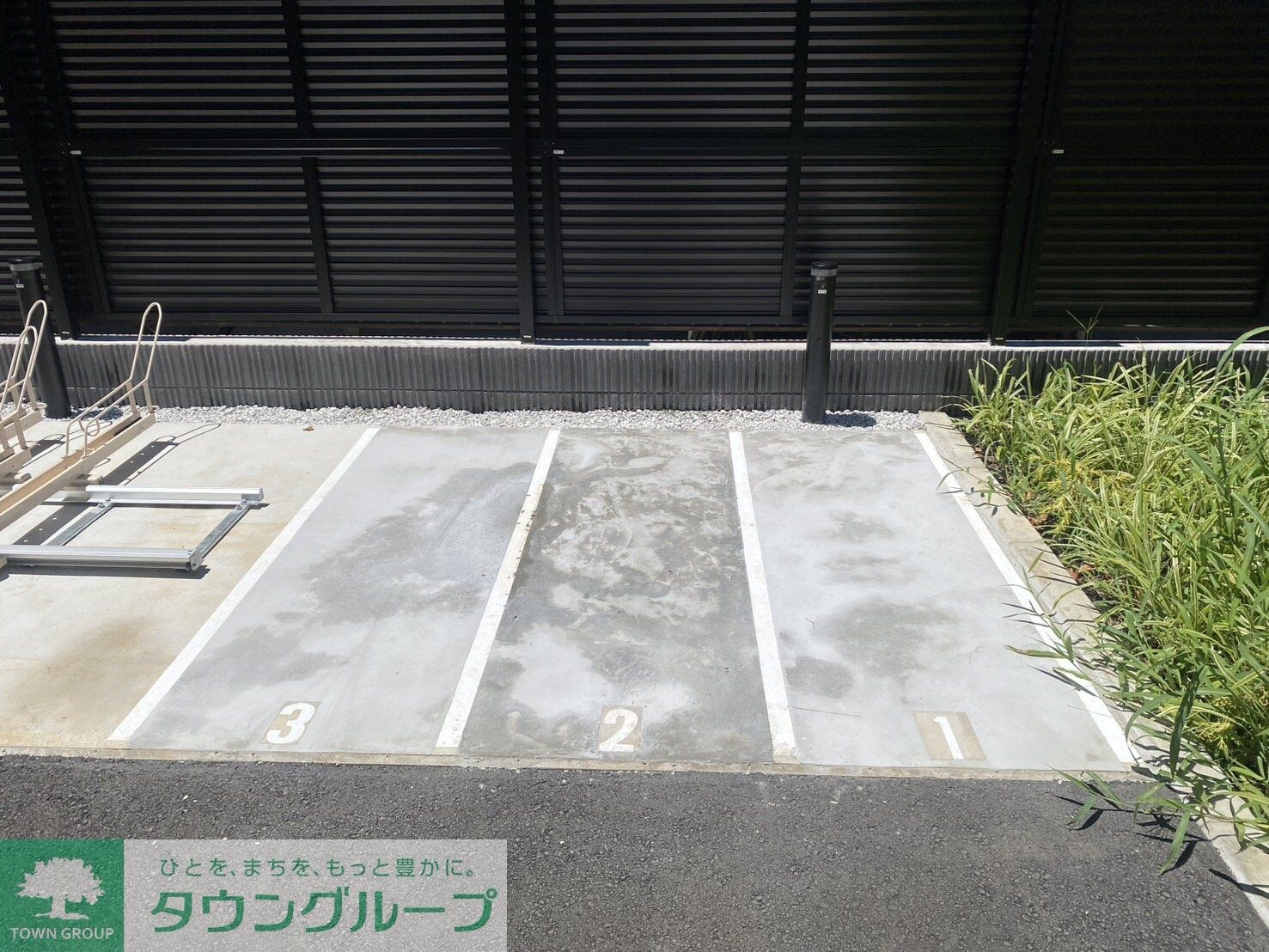 物件内観写真24　(バイク置き場)