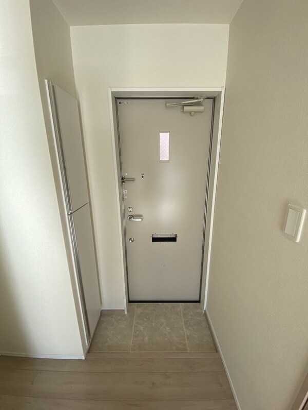 玄関(＊2階の同間取りの写真です。)