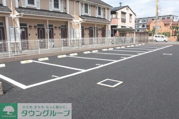 エントランス(駐車場の配置です。)