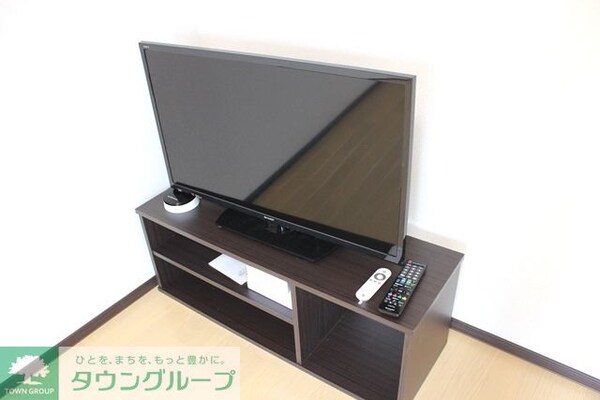 リビング・居室(32型のテレビ設置あります。レオリモコンでの操作も可能です。)