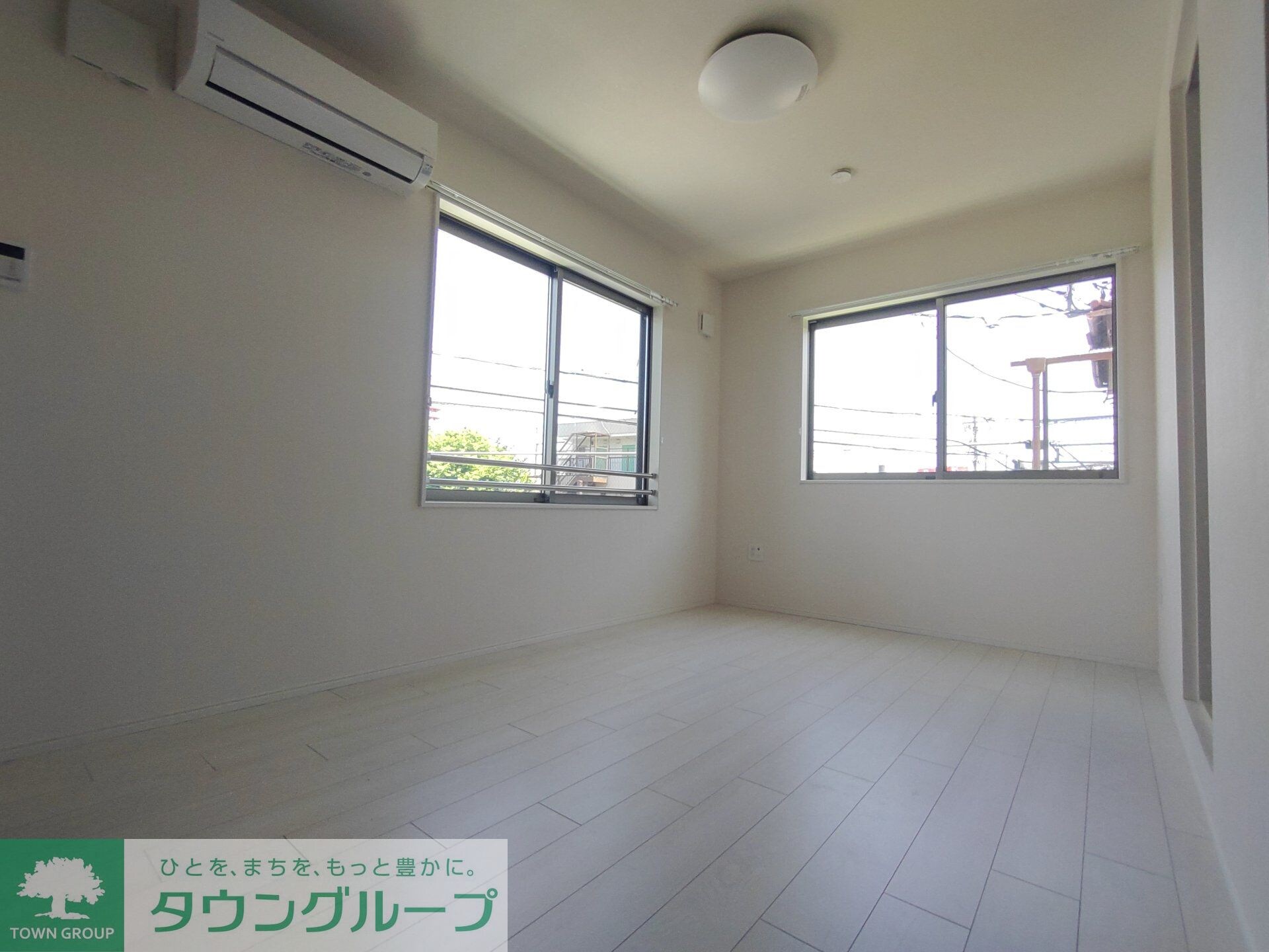 物件内観写真2　(リビング/居室)