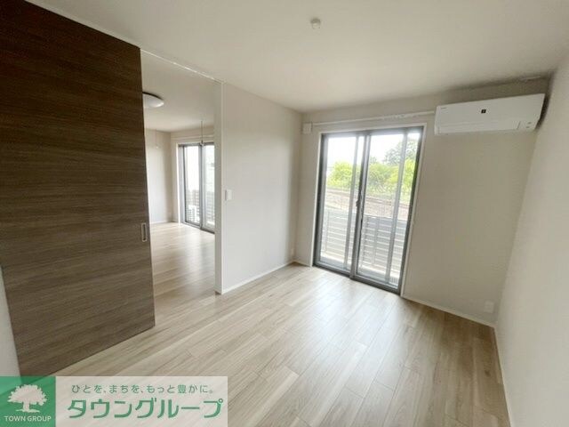 物件内観写真2　(リビング/居室)