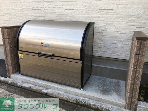 エントランス(ゴミ置き場です。)