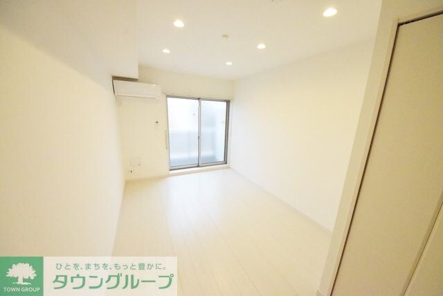 物件内観写真2　(白基調の綺麗なお部屋)