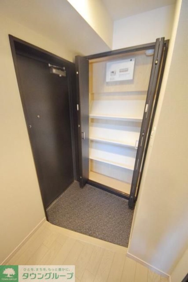 玄関(★★収納力のある下駄箱です★★)