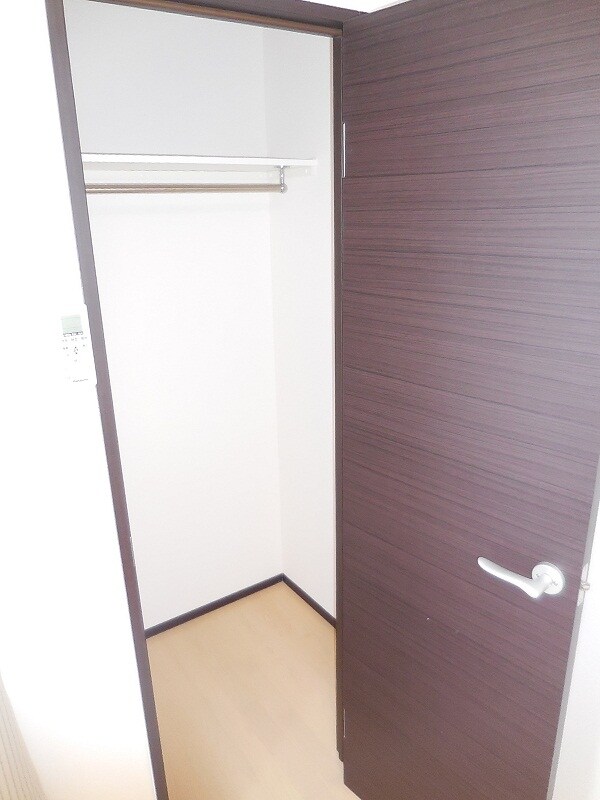 物件内観写真3　(収納)
