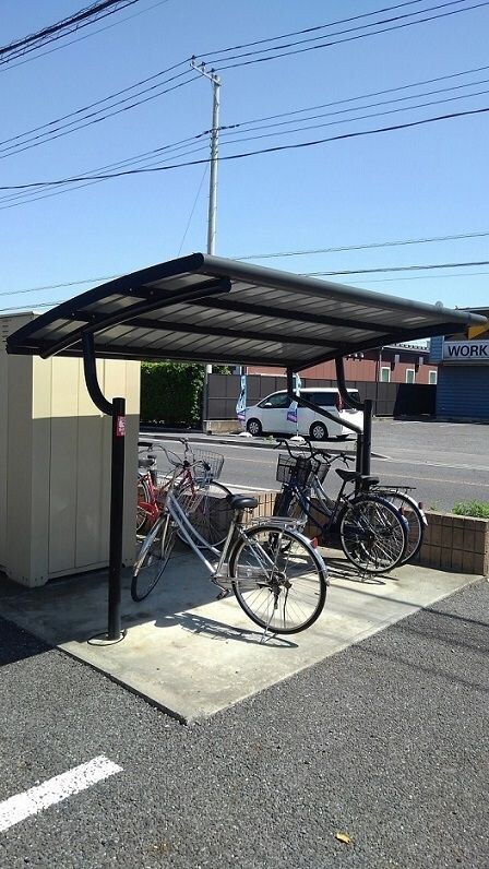 共有部分(屋根付駐輪場になります。)
