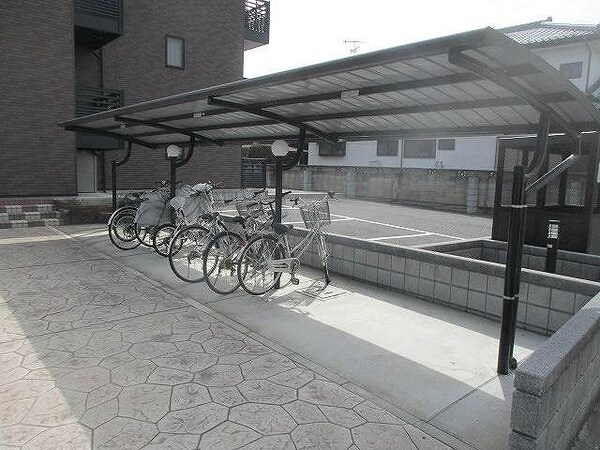 共有部分(屋根付き駐輪場)