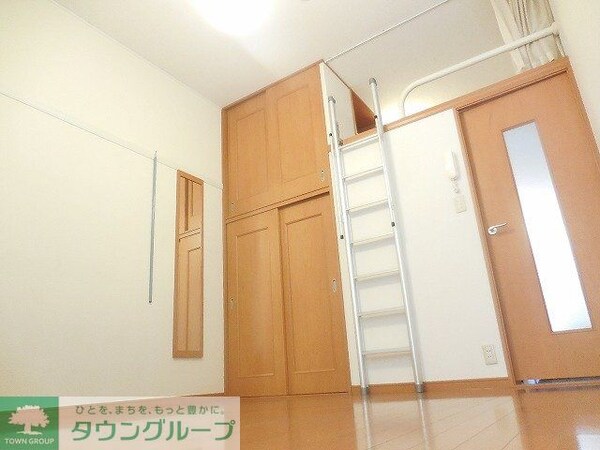 子供部屋(1階はフローリングの床面です。)
