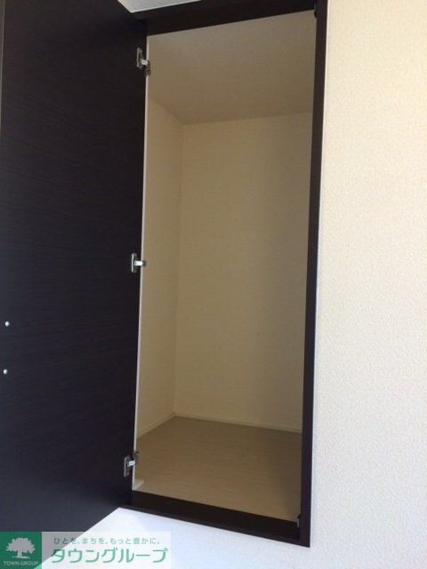 物件内観写真16　(2階収納)
