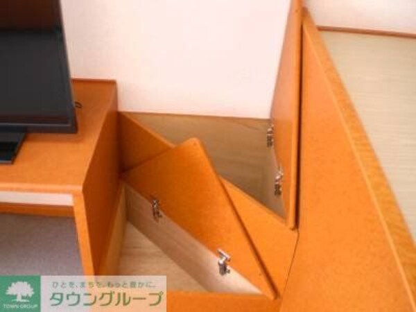 その他室内・内装(ベット脇の階段部分も収納できます)
