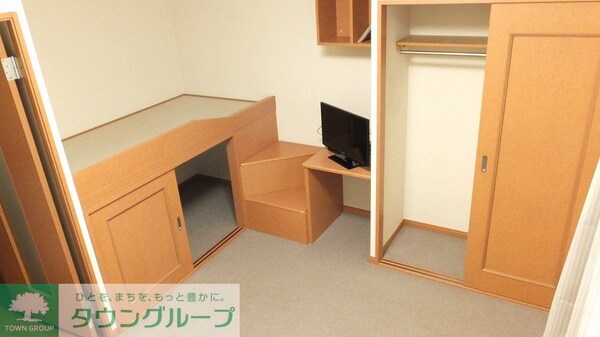 リビング・居室(家具家電付きの収納が多い物件です)