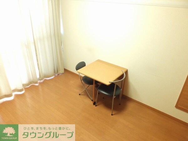 その他(備え付きのテーブルは折り畳むことも可能です。)