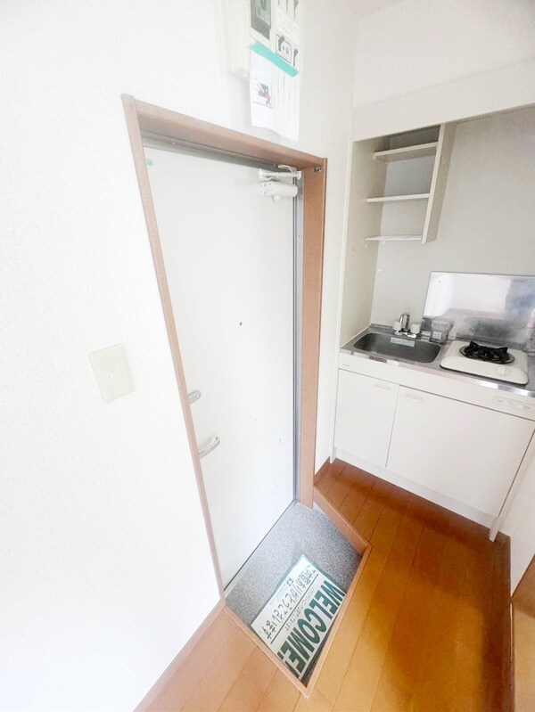 玄関(別部屋の写真です。)