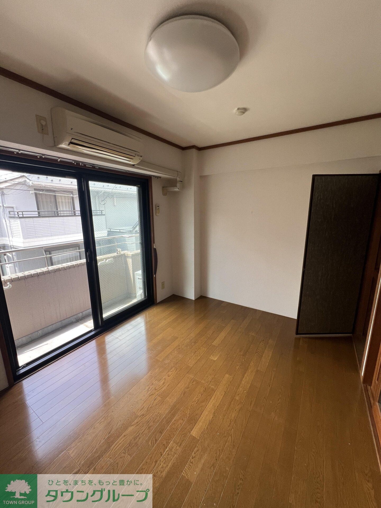 物件内観写真11　(玄関)