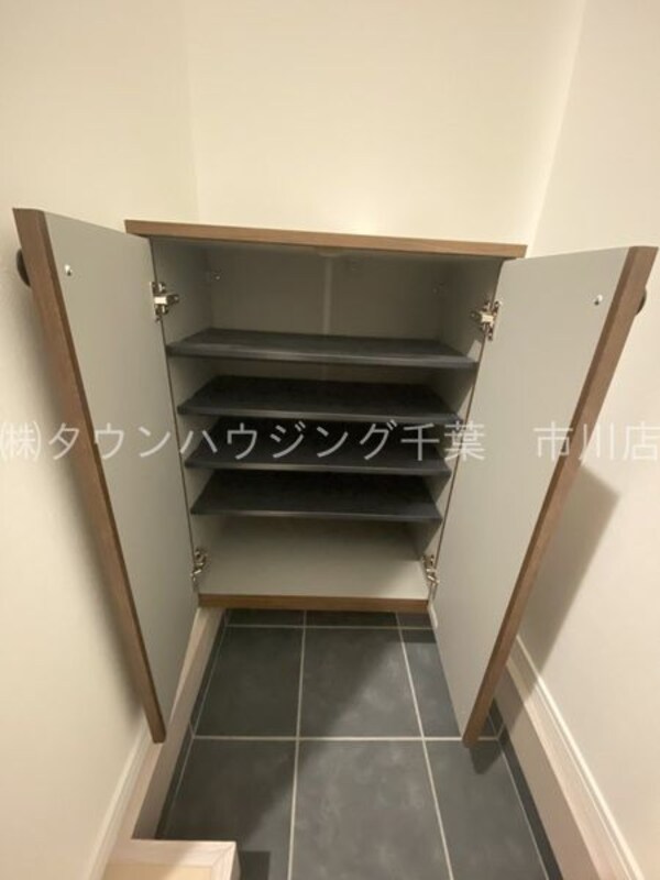 玄関(同メーカー新築のお写真です。ご参考に確認下さい。)