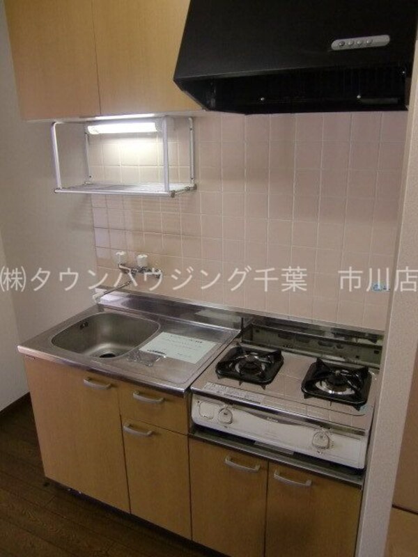 キッチン(2口コンロ設置済み。)